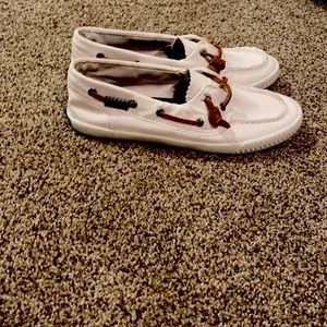 Sperry size 9 never worn! Excellent shoe
